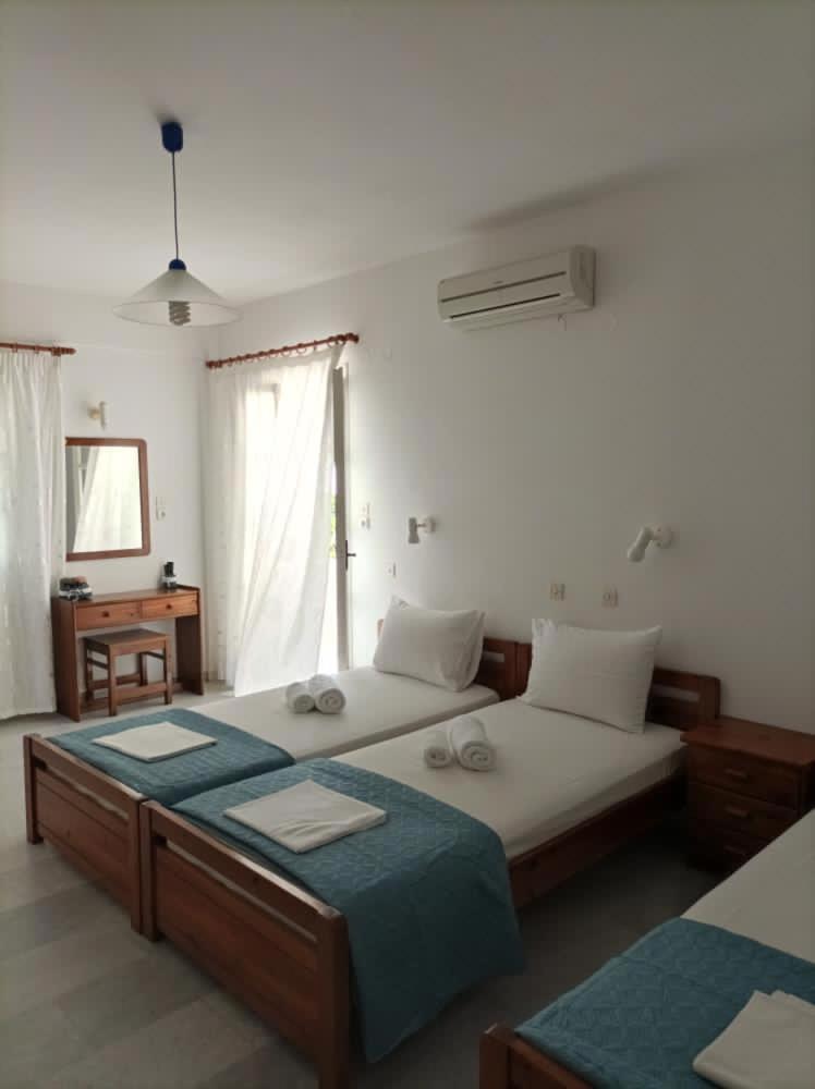 Отель Asiminas Naxos City Экстерьер фото